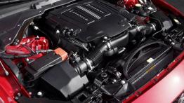 Jaguar XE S Italian Racing Red (2015) - silnik