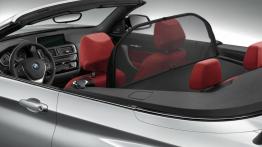 BMW serii 2 Cabrio (2015) - windshot - widok z boku