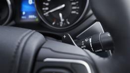 Toyota Avensis III Sedan Facelifting (2015) - manetka zmiany biegów pod kierownicą