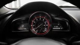Mazda CX-3 SKYACTIV-G (2015) - zestaw wskaźników