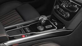 Peugeot 508 RXH Facelifting (2015) - tunel środkowy między fotelami