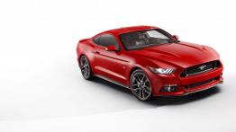 Ford Mustang VI GT (2015) - przód - reflektory włączone