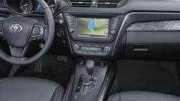 Toyota Avensis III Sedan Facelifting (2015) - konsola środkowa