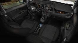 Ram ProMaster City (2015) - widok ogólny wnętrza z przodu