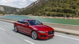 Jaguar XE S Italian Racing Red (2015) - prawy bok