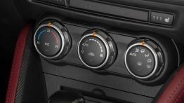 Mazda CX-3 SKYACTIV-G (2015) - panel sterowania wentylacją i nawiewem
