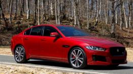 Jaguar XE S Italian Racing Red (2015) - prawy bok