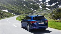 Toyota Avensis III Kombi Facelifting (2015) - widok z tyłu