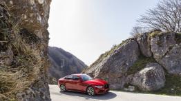 Jaguar XE S Italian Racing Red (2015) - prawy bok