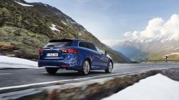 Toyota Avensis III Kombi Facelifting (2015) - widok z tyłu