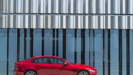 Jaguar XE S Italian Racing Red (2015) - prawy bok