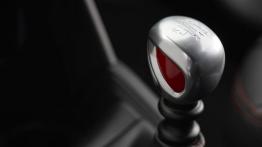 Peugeot 208 GTi Facelifting (2015) - dźwignia zmiany biegów