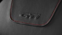 Peugeot 208 GTi Facelifting (2015) - fotel kierowcy, widok z przodu