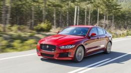 Jaguar XE S Italian Racing Red (2015) - lewy bok