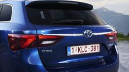 Toyota Avensis III Kombi Facelifting (2015) - tył - bagażnik zamknięty