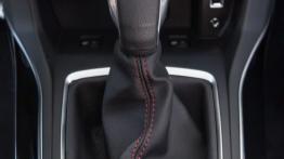 Peugeot 308 II Hatchback GT (2015) - dźwignia zmiany biegów