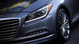 Hyundai Genesis II (2015) - lewy przedni reflektor - włączony