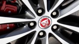Jaguar XE S Italian Racing Red (2015) - koło