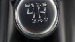 Jaguar XE 2.0d R-Sport Polaris White (2015) - dźwignia zmiany biegów