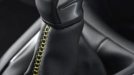 Peugeot 208 Hatchback 3d Facelifting THP Ice Silver (2015) - dźwignia zmiany biegów