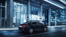 Toyota Avensis III Sedan Facelifting (2015) - widok z tyłu