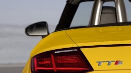 Audi TTS III Roadster (2015) - lewy tylny reflektor - wyłączony