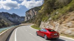 Jaguar XE S Italian Racing Red (2015) - widok z tyłu