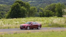Cadillac ATS Coupe (2015) - lewy bok