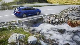 Toyota Avensis III Kombi Facelifting (2015) - widok z góry