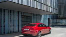 Jaguar XE S Italian Racing Red (2015) - widok z tyłu