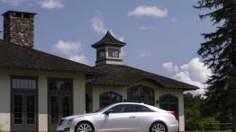 Cadillac ATS Coupe (2015) - lewy bok