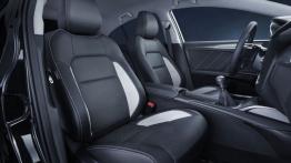 Toyota Avensis III Sedan Facelifting (2015) - fotel pasażera, widok z przodu