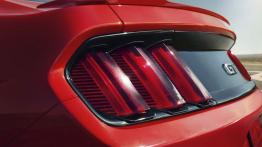 Ford Mustang VI GT (2015) - lewy tylny reflektor - wyłączony