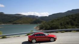 Jaguar XE S Italian Racing Red (2015) - widok z góry