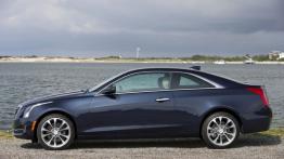 Cadillac ATS Coupe (2015) - lewy bok