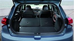 Hyundai i20 II Hatchback (2015) - tylna kanapa złożona, widok z bagażnika
