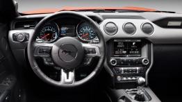 Ford Mustang VI GT (2015) - kokpit