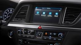 Hyundai Genesis II (2015) - ekran systemu multimedialnego