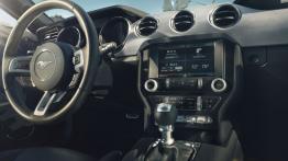 Ford Mustang VI GT (2015) - kokpit