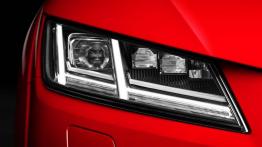 Audi TTS III Coupe (2015) - prawy przedni reflektor - włączony