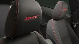 Alfa Romeo Giulietta Sprint (2015) - zagłówek na fotelu pasażera, widok z przodu