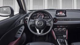 Mazda CX-3 SKYACTIV-G (2015) - kokpit
