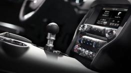 Ford Mustang VI GT (2015) - tunel środkowy między fotelami