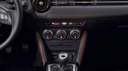Mazda CX-3 SKYACTIV-G (2015) - konsola środkowa