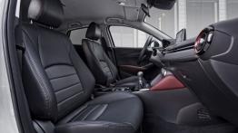 Mazda CX-3 SKYACTIV-G (2015) - widok ogólny wnętrza z przodu