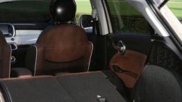 Fiat 500X (2015) - tylna kanapa złożona, widok z bagażnika