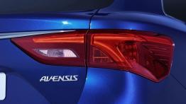 Toyota Avensis III Kombi Facelifting (2015) - prawy tylny reflektor - włączony