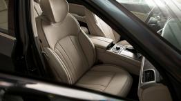 Hyundai Genesis II (2015) - fotel pasażera, widok z przodu