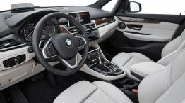 BMW 220d xDrive Gran Tourer (2015) - widok ogólny wnętrza z przodu