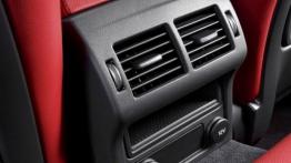 Jaguar XE S Italian Racing Red (2015) - tunel środkowy z tyłu